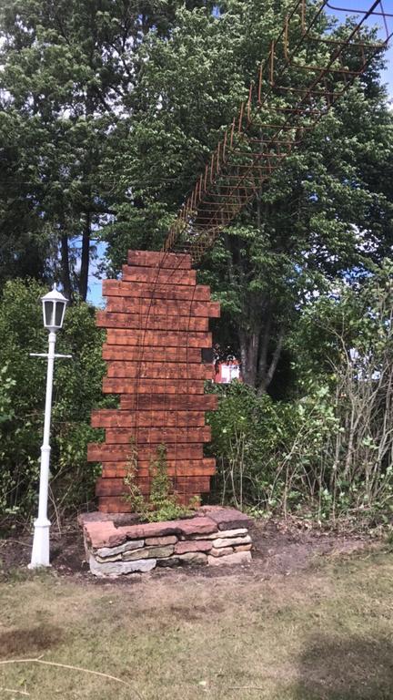Aeventyrsgardens Vandrarhem, Kinnekulle Källby Zewnętrze zdjęcie